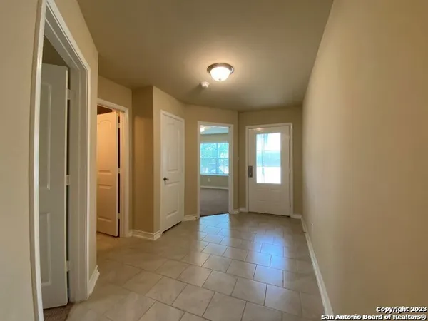 a view of entryway with window