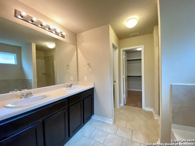 $1,675 | 7402 Equinox Corner, San Antonio, TX 78252
