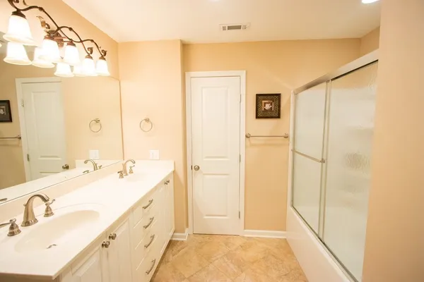 $1,800 | 221 North Oak Avenue, Cookeville, TN 38501