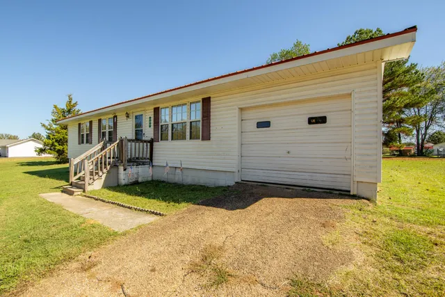 $194,900 | 385 Pauline Drive, Adamsville, TN 38310