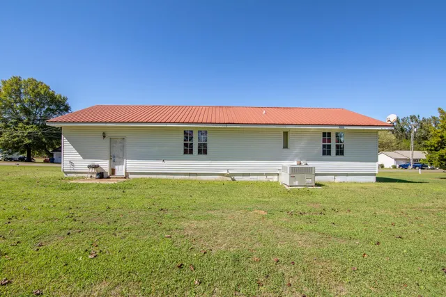 $194,900 | 385 Pauline Drive, Adamsville, TN 38310