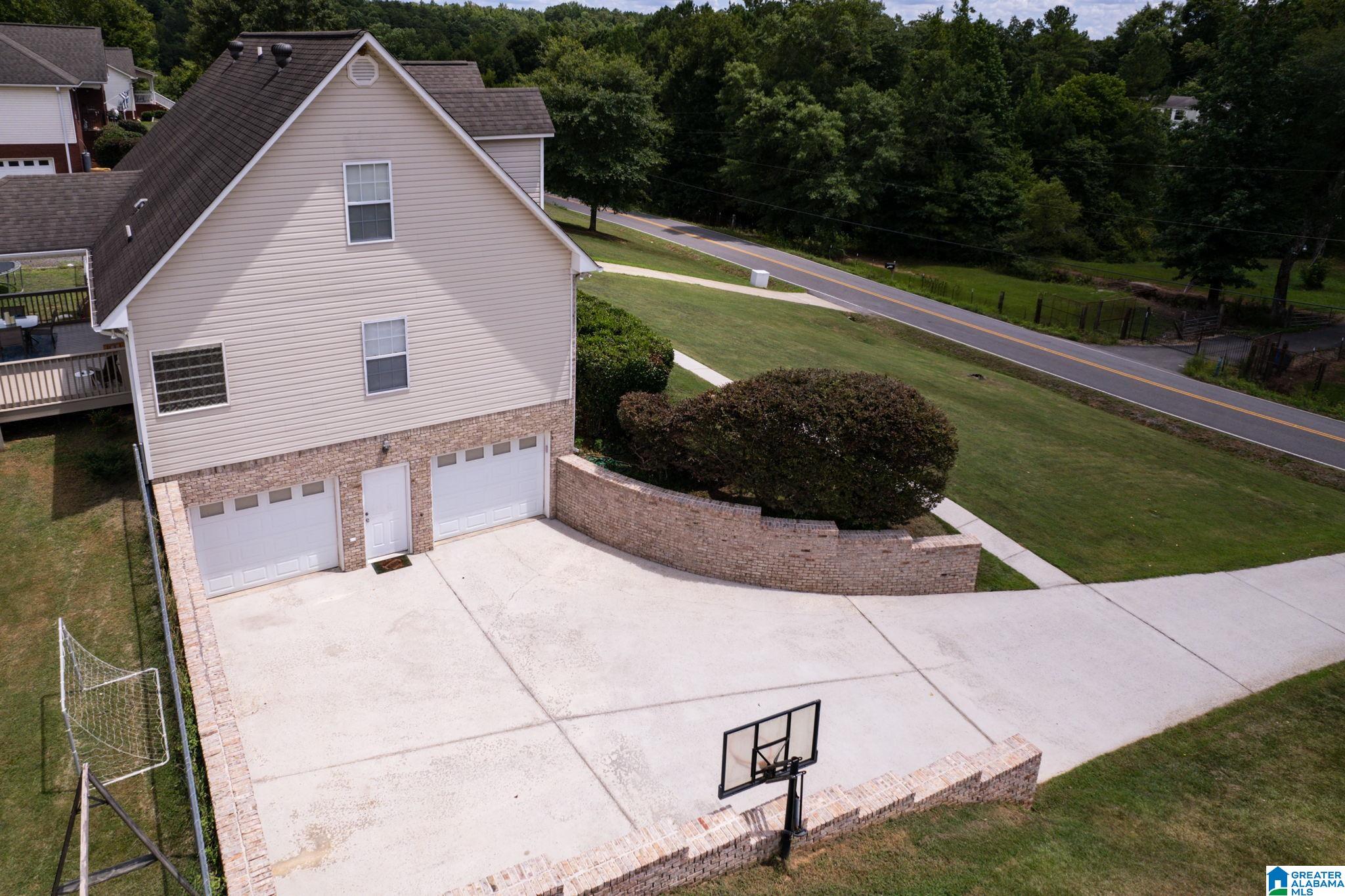 1121 Armstrong Loop Hayden, AL 35079 - Photo 4 of 42