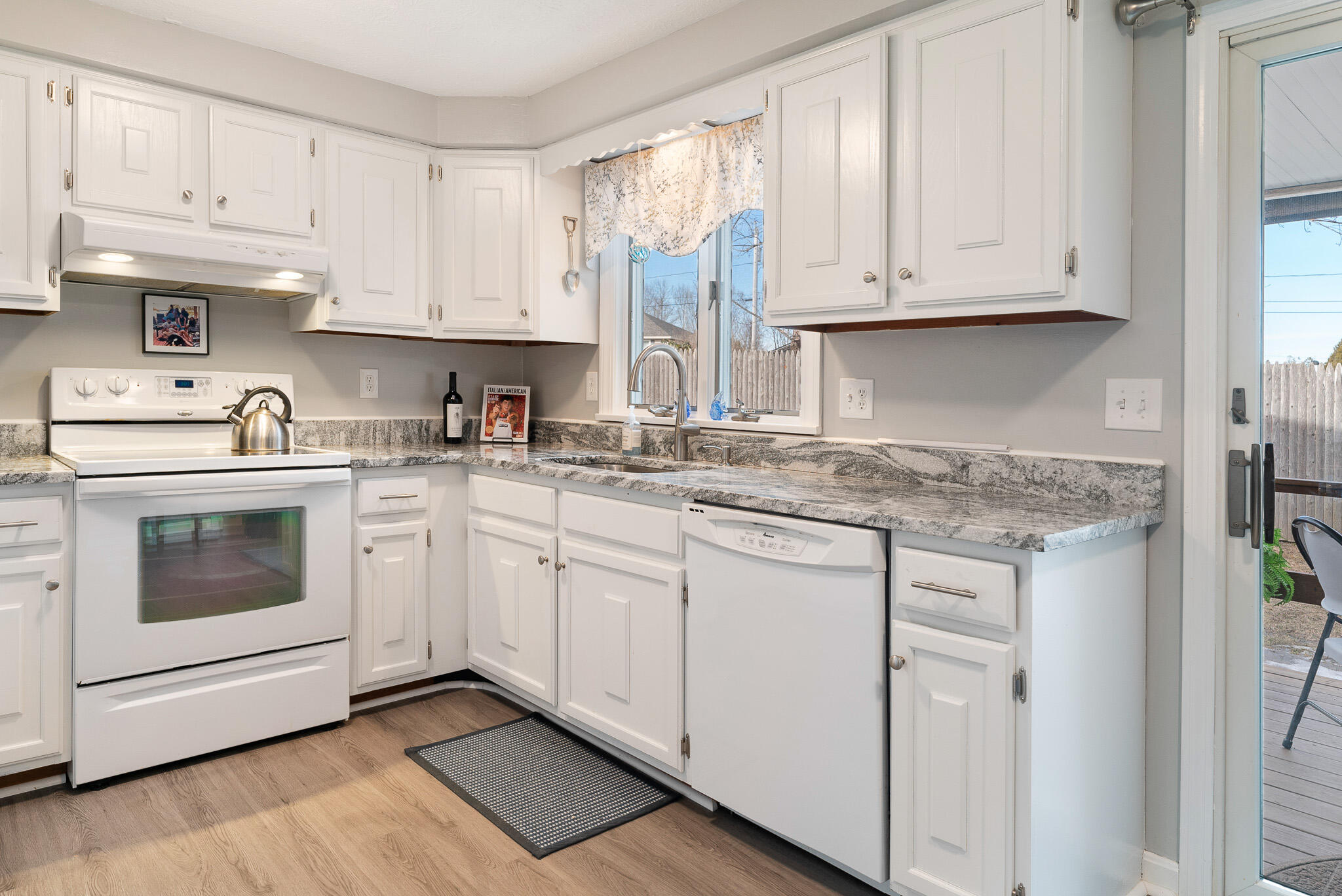 1372 Post Road, Unit 1A Wells, ME 04090 - Photo 9 of 31 Harbor Flag Row-14