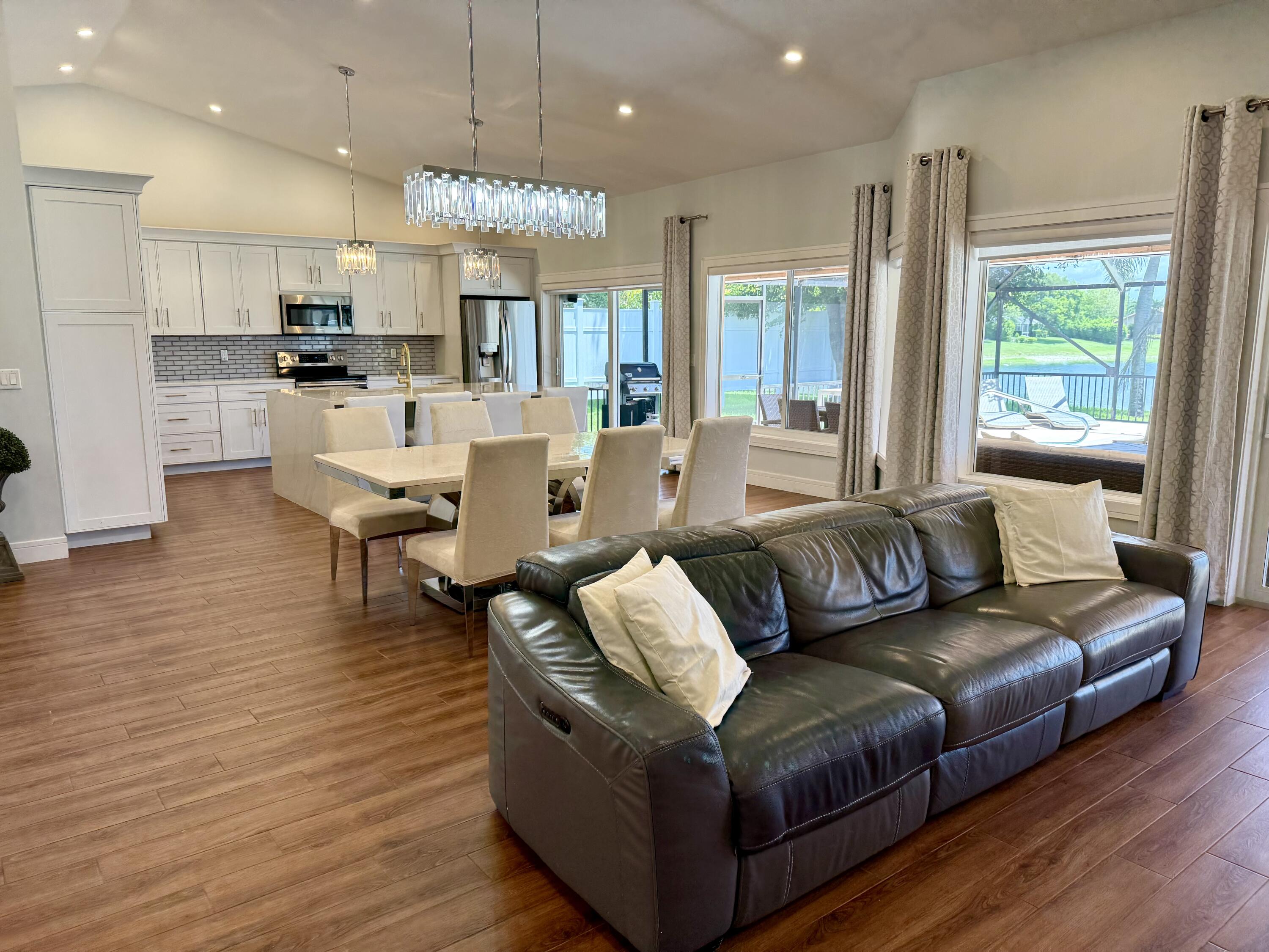 20725 Waters Edge Court Boca Raton, FL 33498 - Photo 4 of 35 IMG-3784