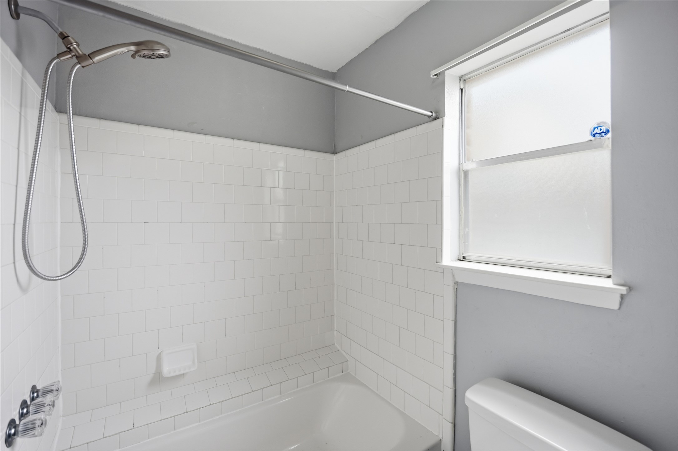 2907 West Greens Road Houston, TX 77067 - Photo 17 of 29 Bathroom