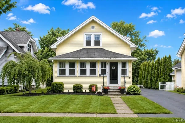$249,900 | 241 East Avenue, Manlius, NY 13116