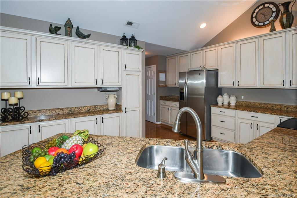 760 Ledgestone Court Tega Cay, SC 29708 - Photo 10 of 31