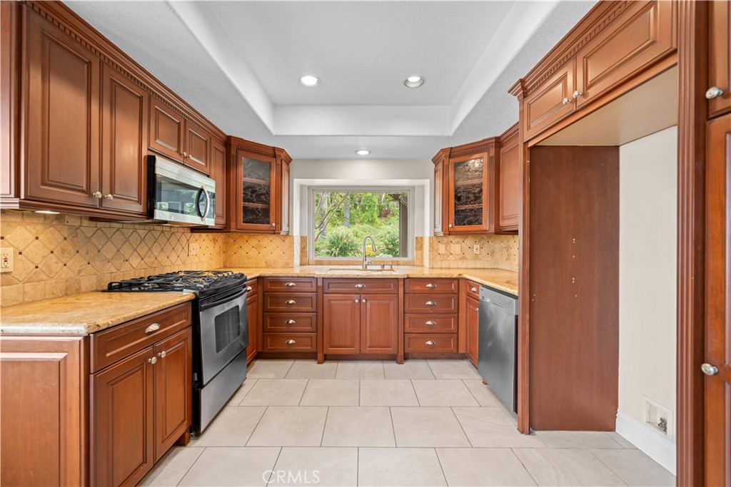 9522 Orange Street Rancho Cucamonga, CA 91737 - Photo 11 of 39