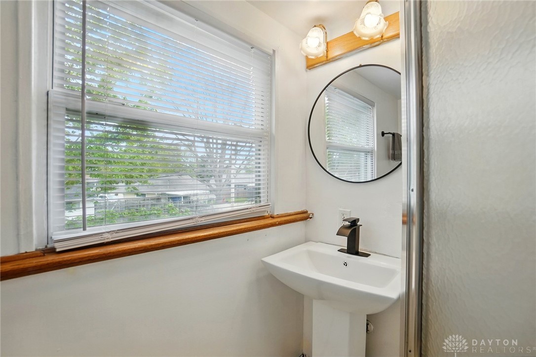 813 Kenosha Road Kettering, OH 45429 - Photo 16 of 20