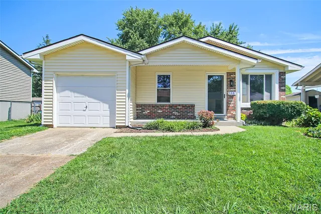 $198,900 | 733 Mediterranean Drive, Florissant, MO 63031
