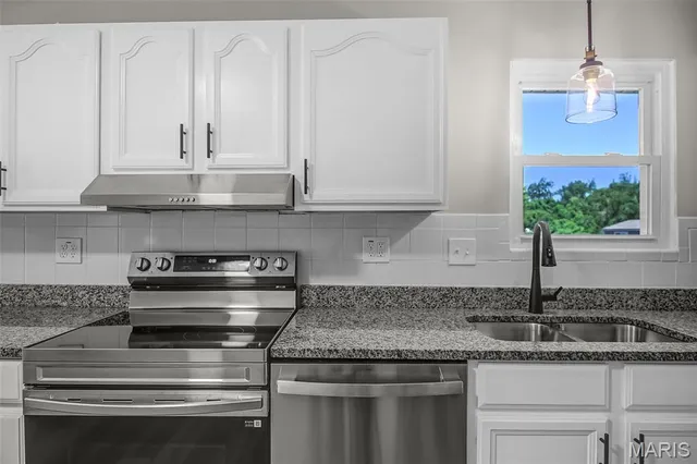 $198,900 | 733 Mediterranean Drive, Florissant, MO 63031