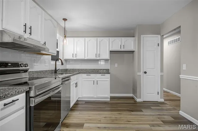 $198,900 | 733 Mediterranean Drive, Florissant, MO 63031