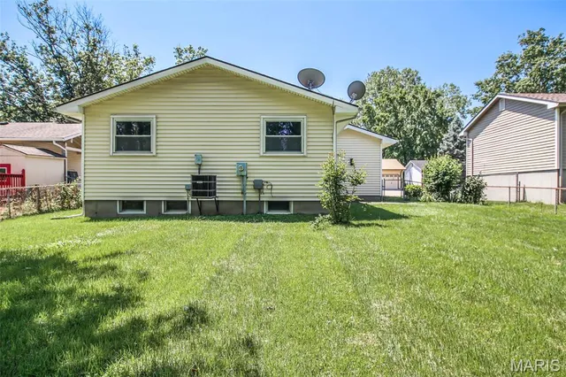 $198,900 | 733 Mediterranean Drive, Florissant, MO 63031