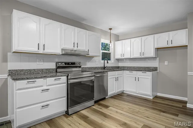 $198,900 | 733 Mediterranean Drive, Florissant, MO 63031