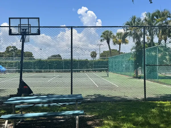 $189,900 | 3124 Highway 441, Unit J1, Okeechobee, FL 34974