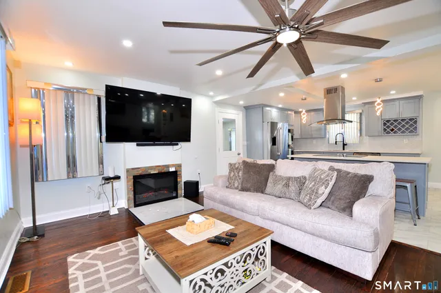 $395,000 | 3 Curtis Street, Norwich, CT 06360