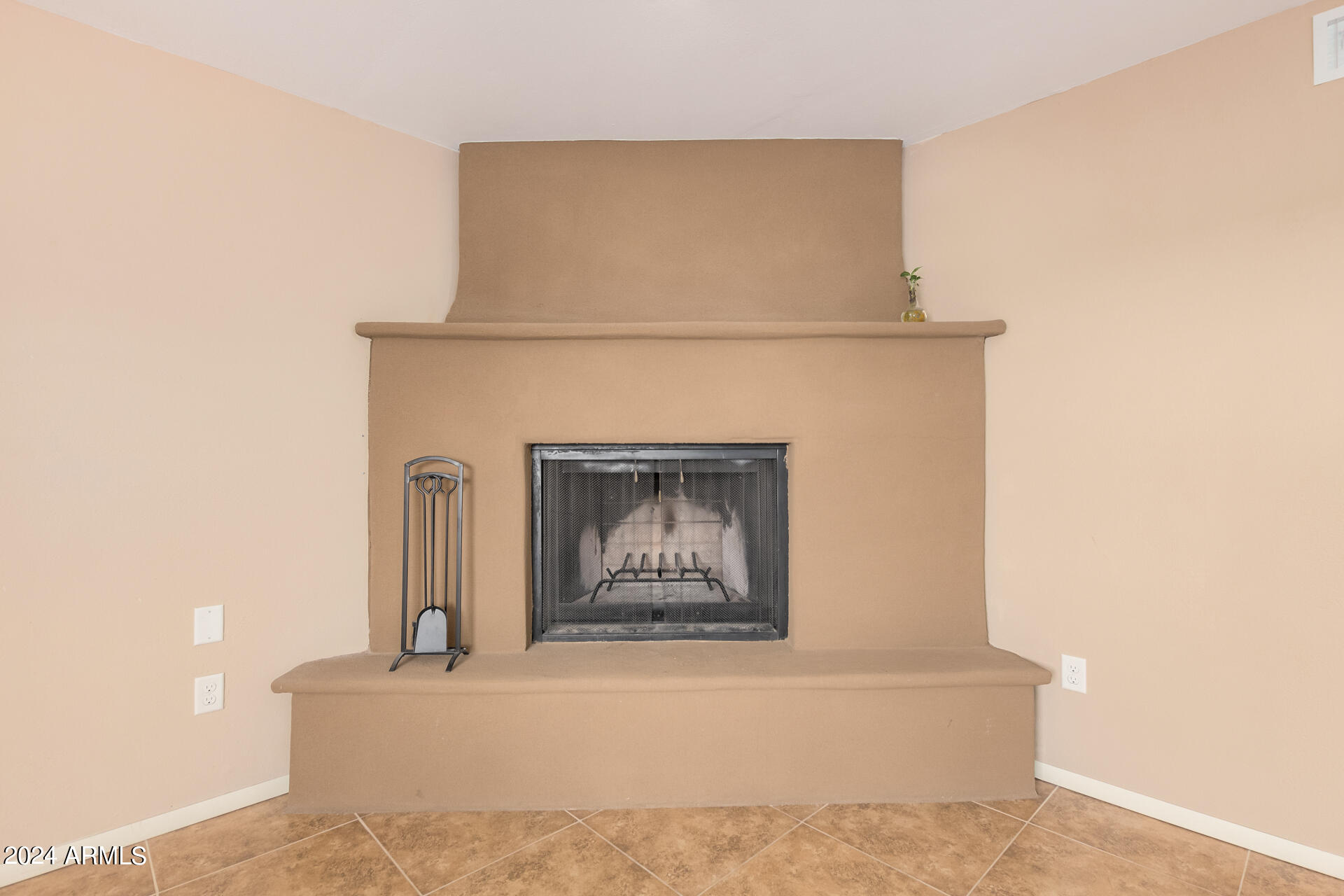 4980 North Hillcrest Drive Tucson, AZ 85704 - Photo 10 of 33 a white building with a fireplace