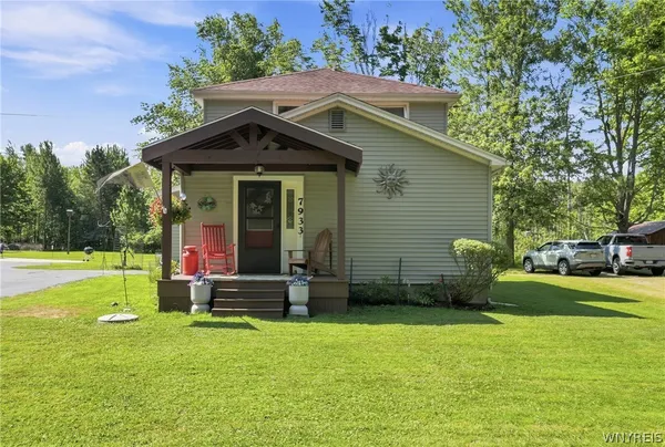 $299,999 | 7933 Lake Shore Road, Evans, NY 14006