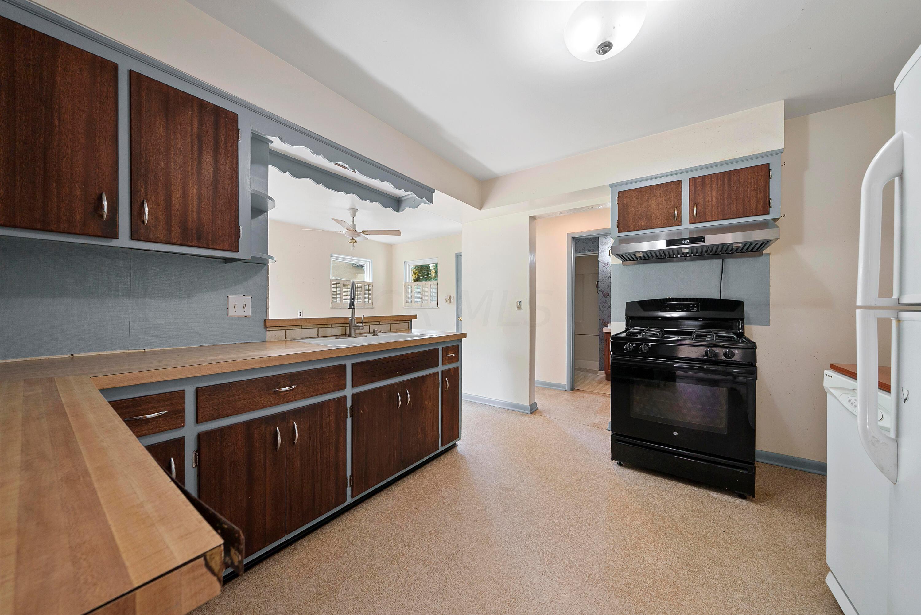 2676 Welsford Road Columbus, OH 43221 - Photo 8 of 30 Kitchen