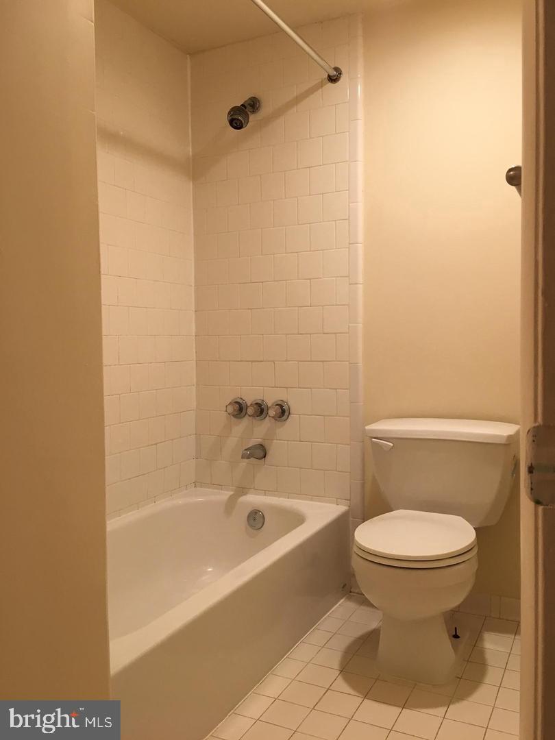 2007 Kalorama Road Northwest Washington, DC 20009 - Photo 11 of 19 Nice, clean, white tile bathroom