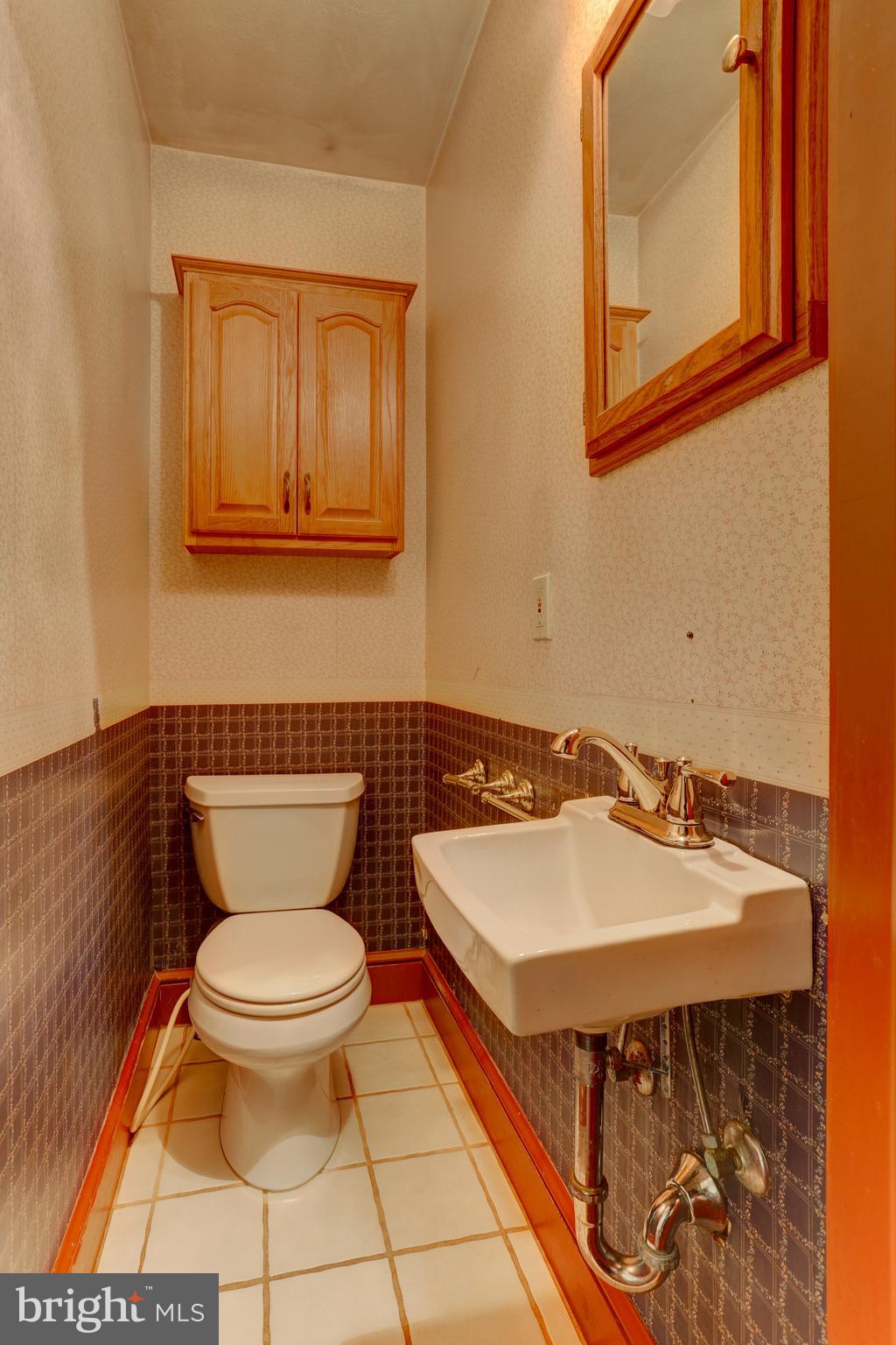 240 School House Road Lancaster, PA 17603 - Photo 28 of 38 1/2 Bathroom on Main Level
