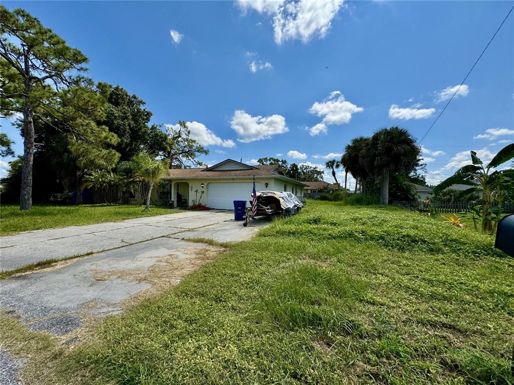 361 Porpoise Road Venice, FL 34293 - Photo 2 of 20
