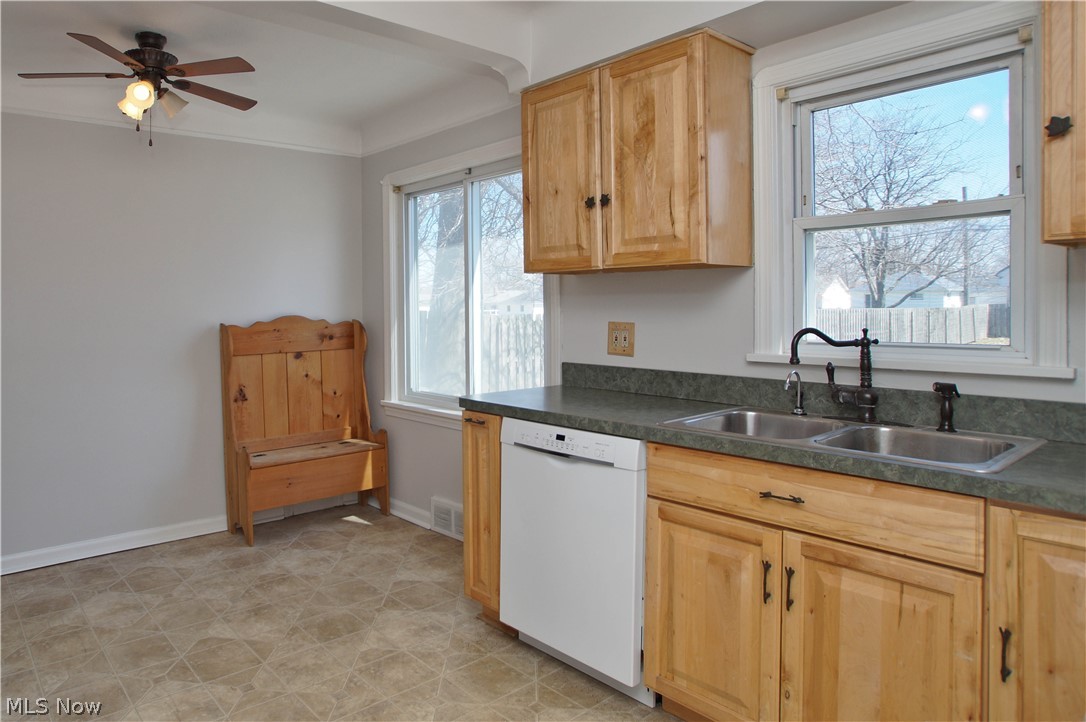 1591 Lander Road Cleveland, OH 44124 - Photo 9 of 35