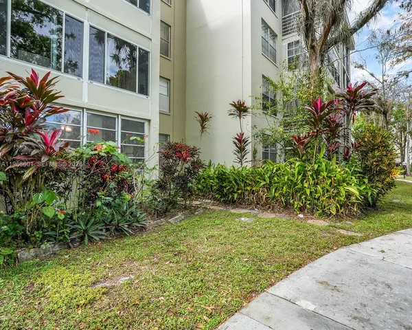 $95,000 | 2900 Northwest 48th Terrace, Unit 117, Lauderdale Lakes, FL 33313