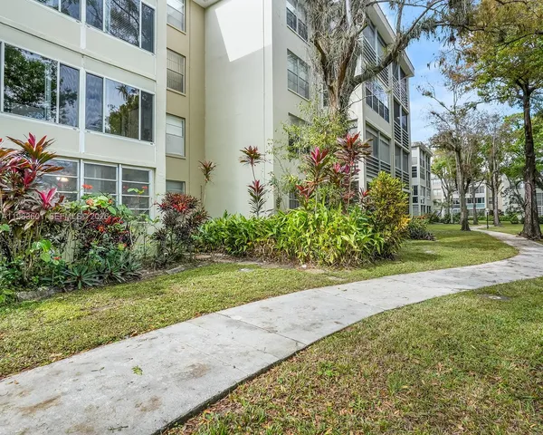 $95,000 | 2900 Northwest 48th Terrace, Unit 117, Lauderdale Lakes, FL 33313