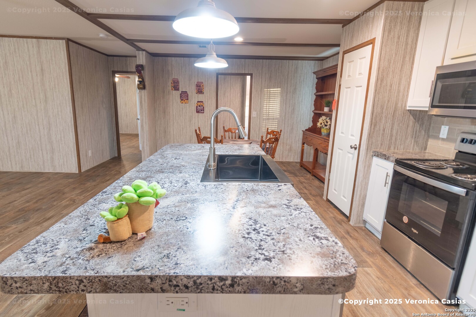 336 County Road 6846 Lytle, TX 78052 - Photo 8 of 20 a view of a living room