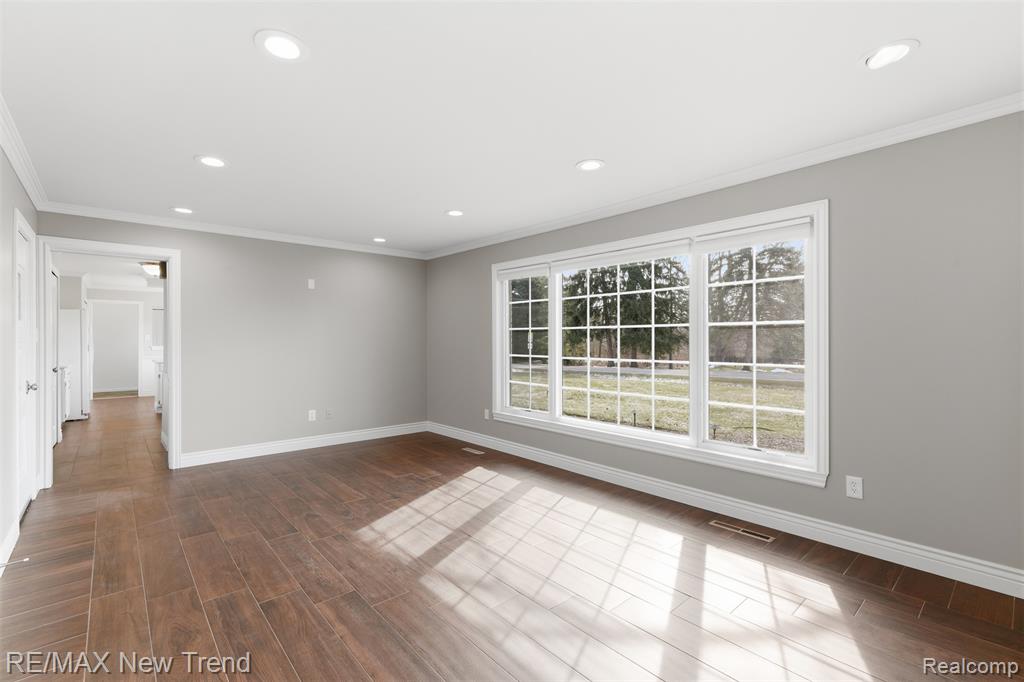 1043 Westview Road Bloomfield Hills, MI 48304 - Photo 23 of 43