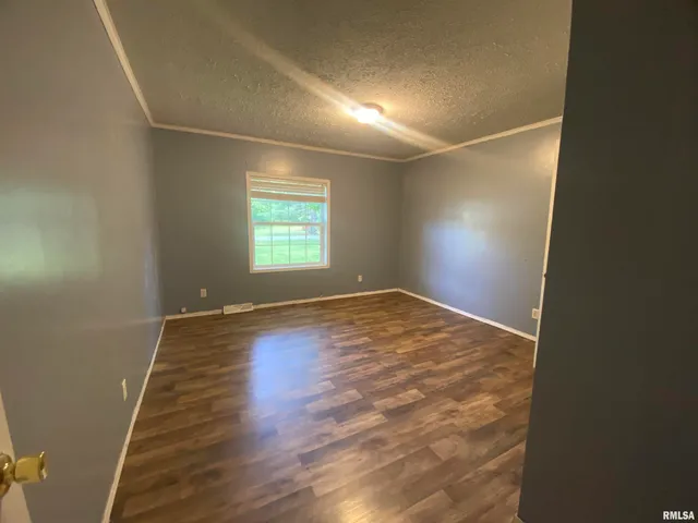 $189,000 | 415 North Broadway Street, Waltonville, IL 62894