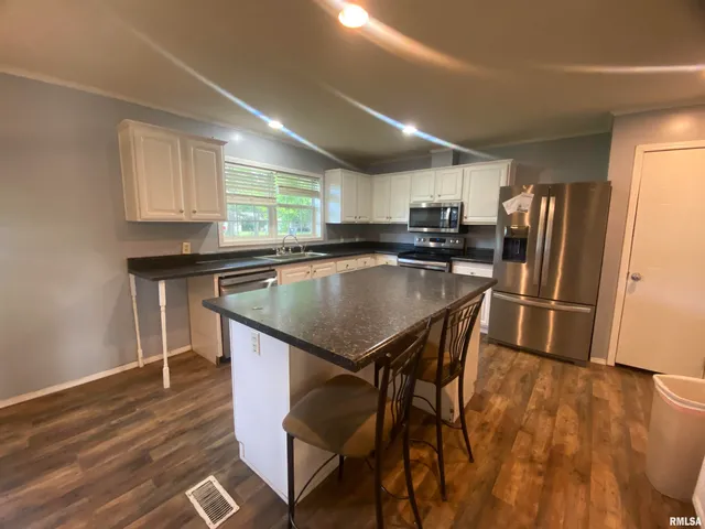 $189,000 | 415 North Broadway Street, Waltonville, IL 62894