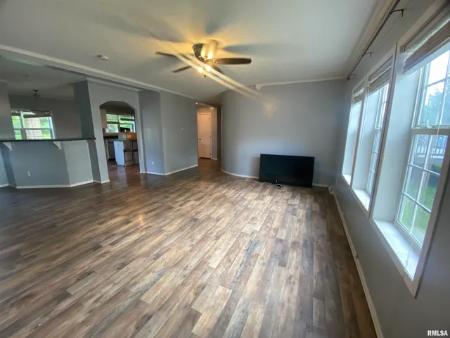 $189,000 | 415 North Broadway Street, Waltonville, IL 62894