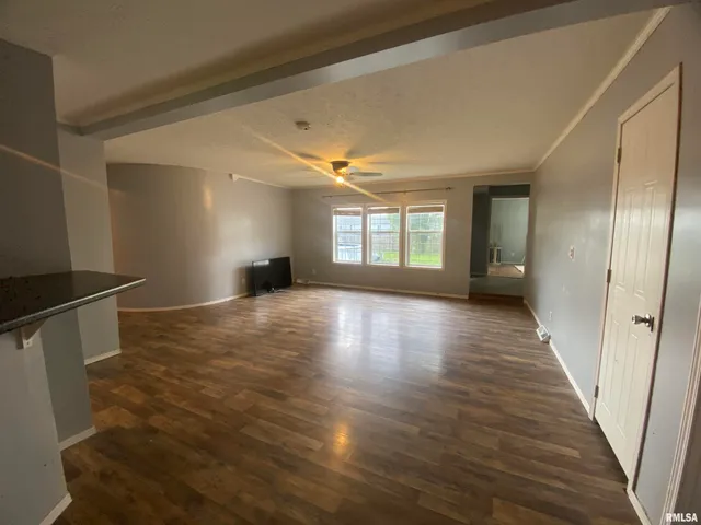 $189,000 | 415 North Broadway Street, Waltonville, IL 62894