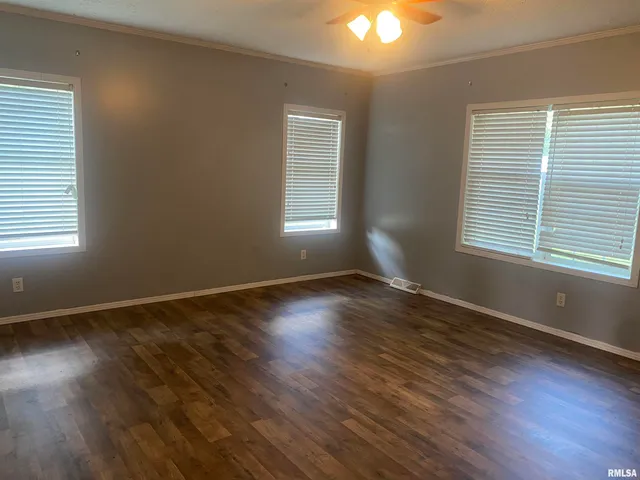 $189,000 | 415 North Broadway Street, Waltonville, IL 62894