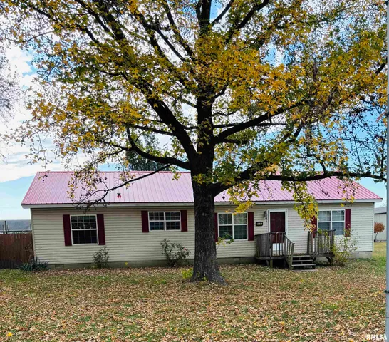 $189,000 | 415 North Broadway Street, Waltonville, IL 62894