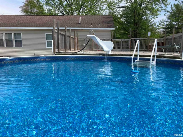 $189,000 | 415 North Broadway Street, Waltonville, IL 62894