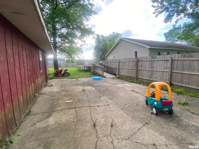 $189,000 | 415 North Broadway Street, Waltonville, IL 62894