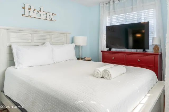 $2,200 | 717 Canal Drive, Carolina Beach, NC 28428