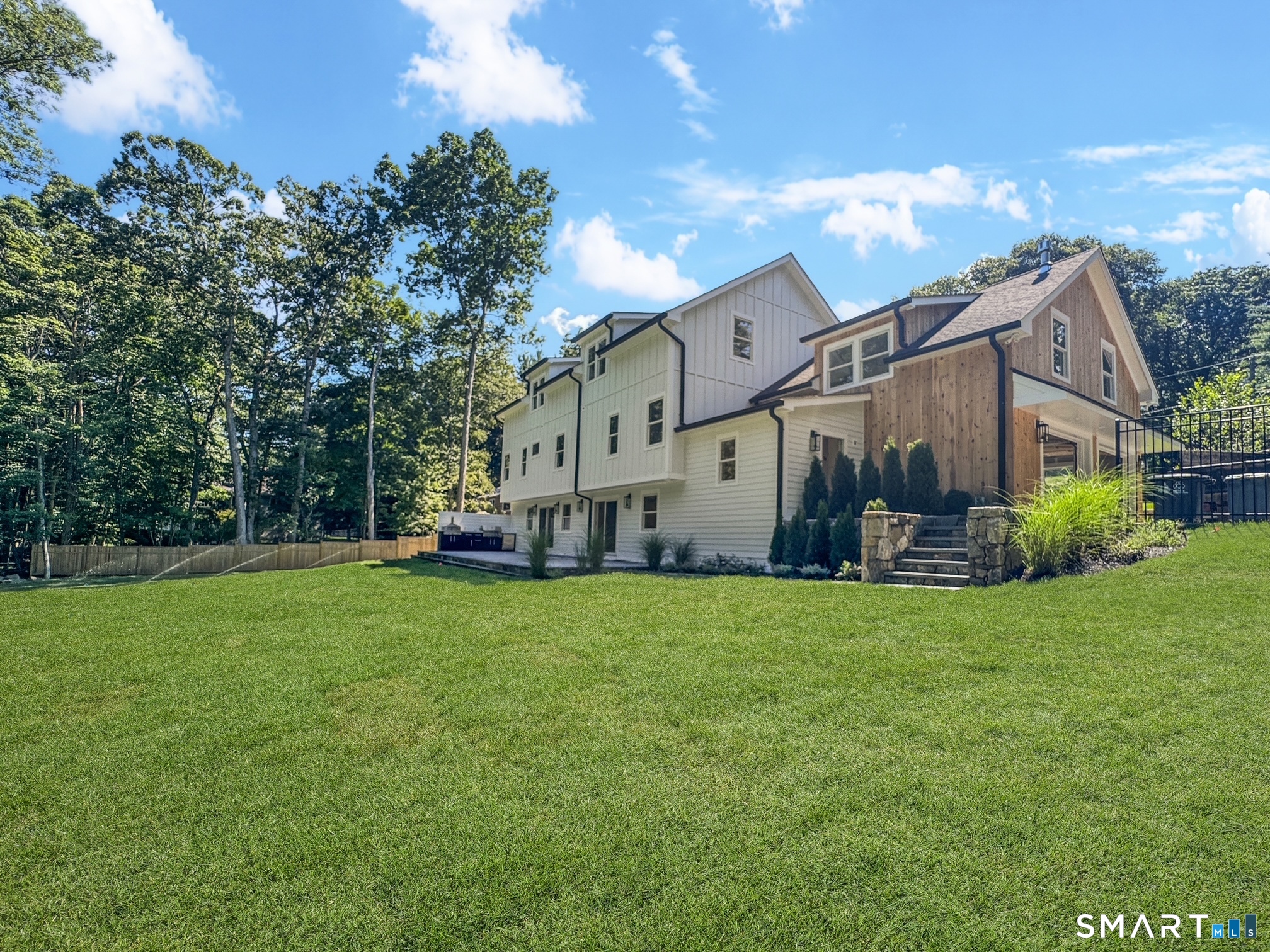 96 Studio Road Stamford, CT 06903 - Photo 4 of 35 Gallery Image 4
