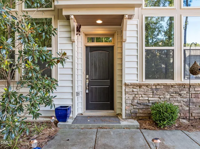 a view of entrance door of the house