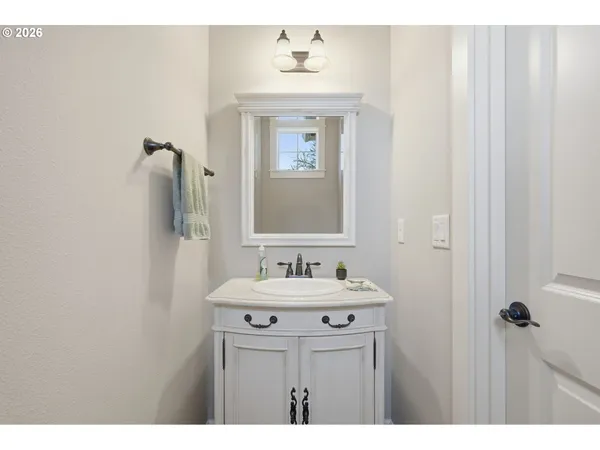 $895,000 | 11 Thompson Drive, Washougal, WA 98671