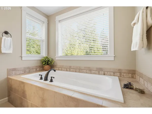 $895,000 | 11 Thompson Drive, Washougal, WA 98671