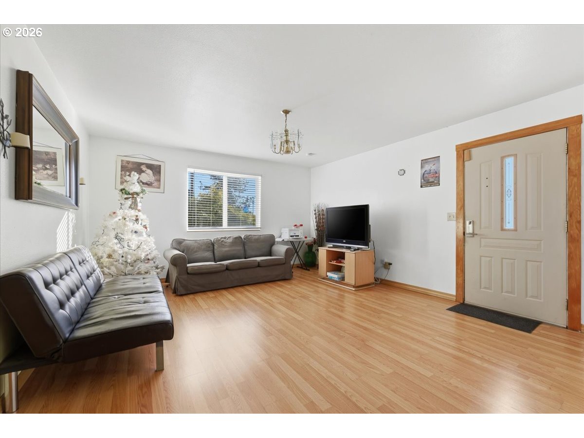 833 Southeast 151st Avenue Portland, OR 97233 - Photo 11 of 47