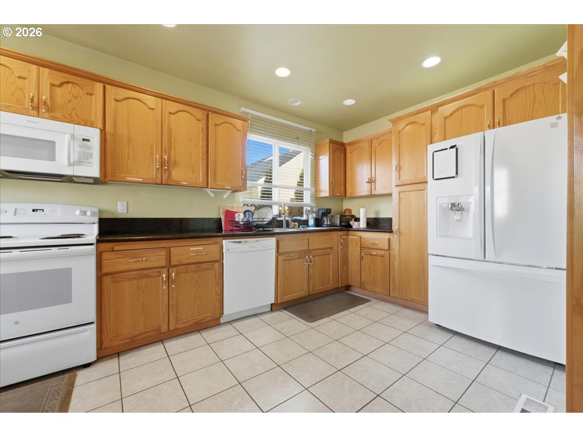 833 Southeast 151st Avenue Portland, OR 97233 - Photo 16 of 47