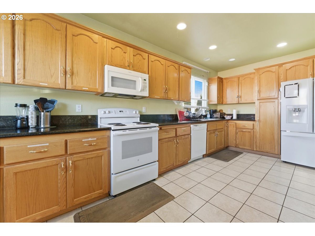 833 Southeast 151st Avenue Portland, OR 97233 - Photo 17 of 47