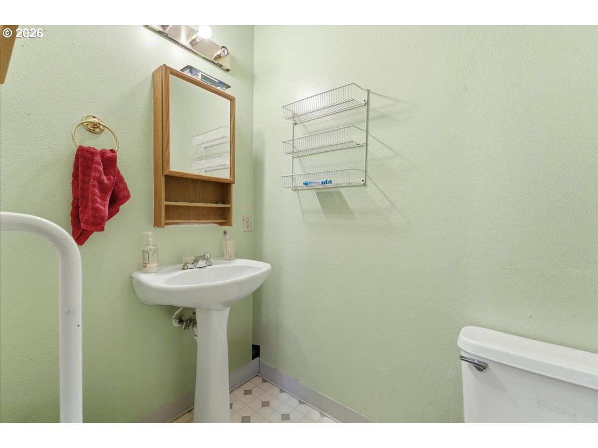 833 Southeast 151st Avenue Portland, OR 97233 - Photo 22 of 47