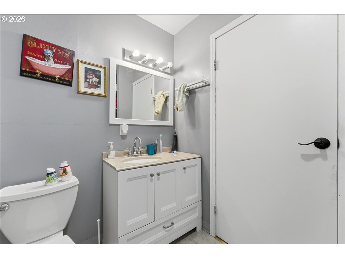 833 Southeast 151st Avenue Portland, OR 97233 - Photo 25 of 47