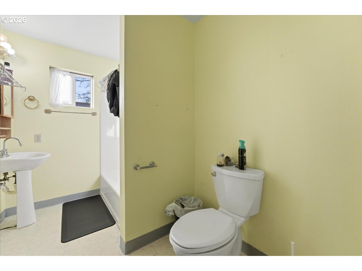 833 Southeast 151st Avenue Portland, OR 97233 - Photo 28 of 47